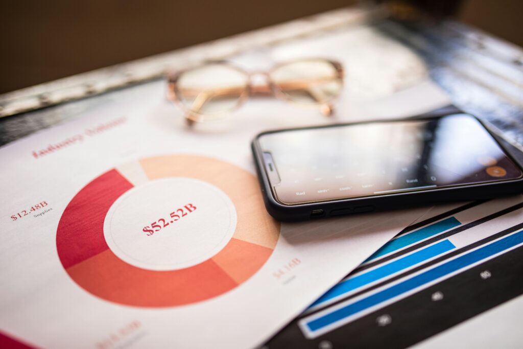 Sprawdzanie liczby odwiedzin strony internetowej – analiza statystyk ruchu na stronie w narzędziach analitycznych i marketingu internetowym.